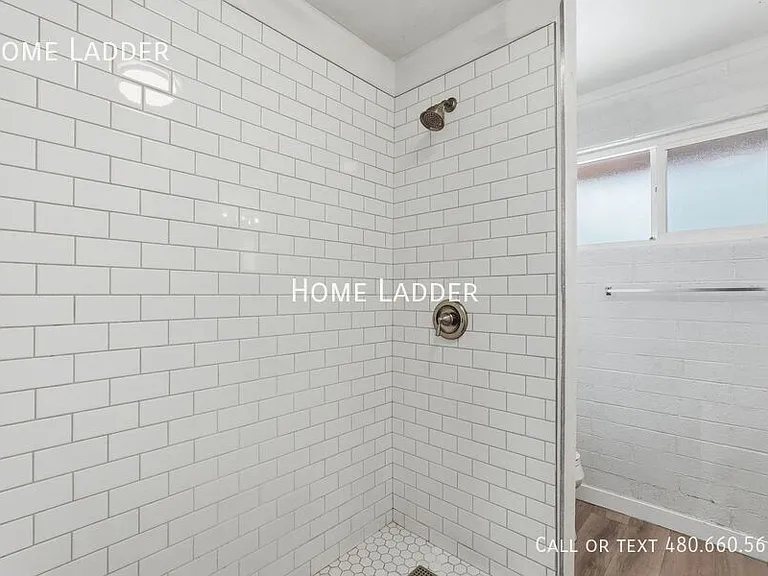 1332 W 5th St #8 — Photo 11