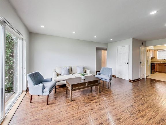 2nd image of 9440 Bay Colony Dr APT 2E