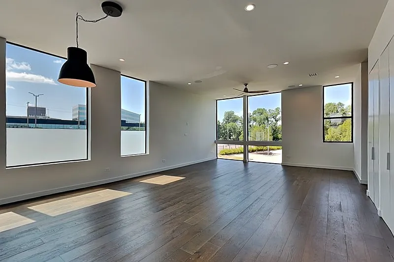 3 bed, 4.0 bath, 2377 sqft, $3,500 — Photo 2
