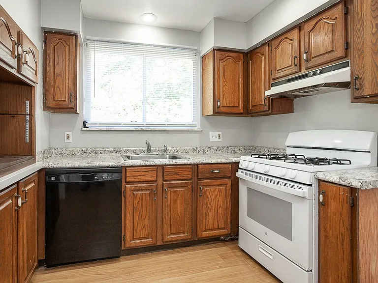 18121 Hiller Ave — Photo 3