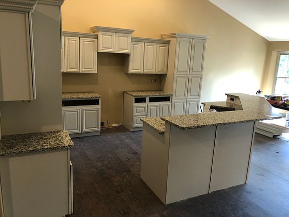 3rd image of 116 Meredith Ln
