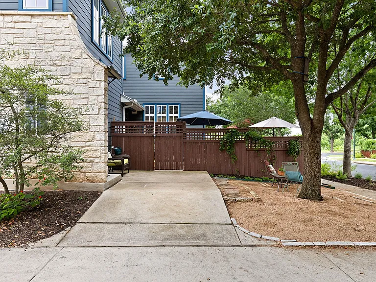 2600 Tom Miller St #B — Photo 2