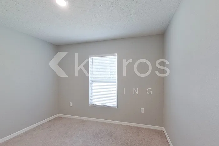 1924 W Roseboro Dr — Photo 15