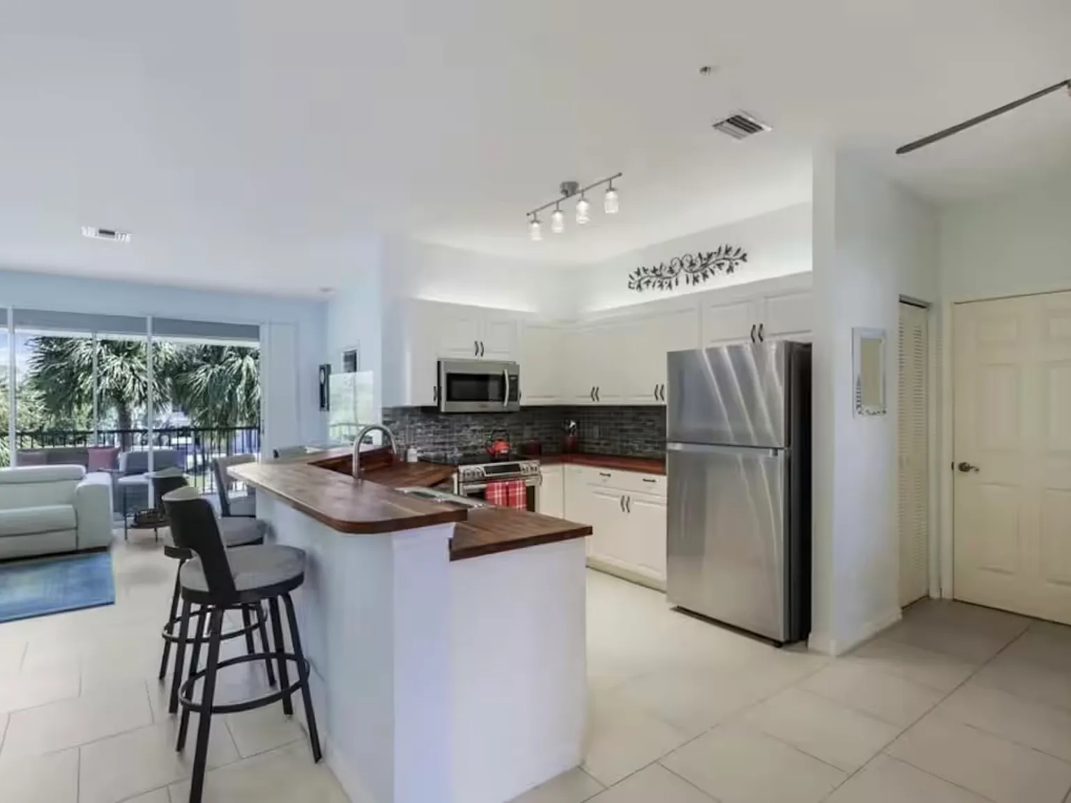 6661 Estero Blvd — Photo 4
