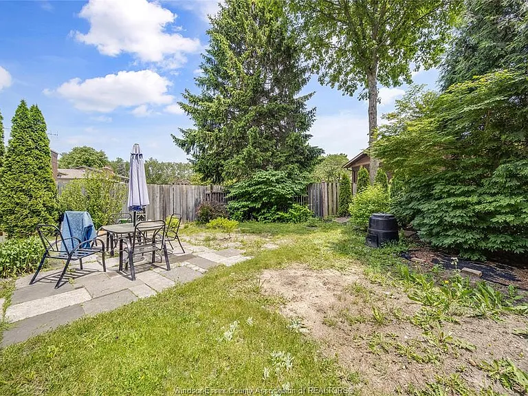 7105 Isabelle Ct — Photo 31