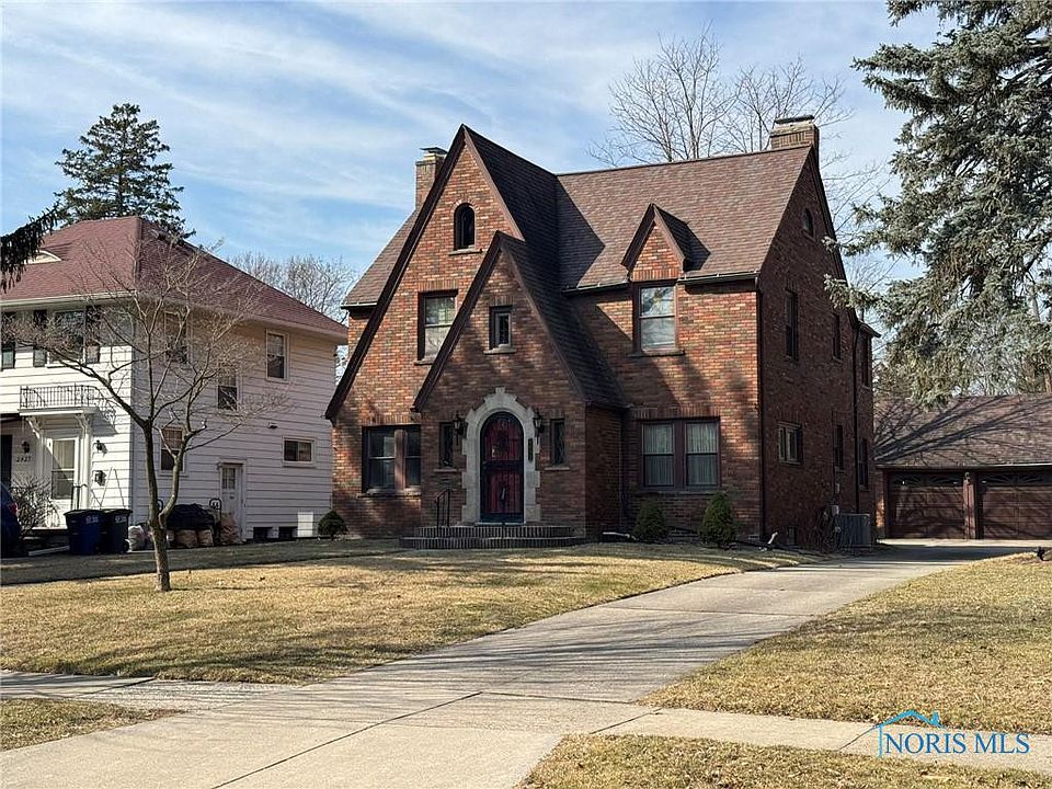2nd image of 2433 Pemberton Dr