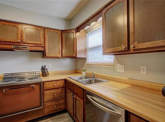 4th image of 8354 Woodward St