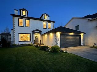 125 W Discovery Pl SW, Calgary, AB T3H 4N5