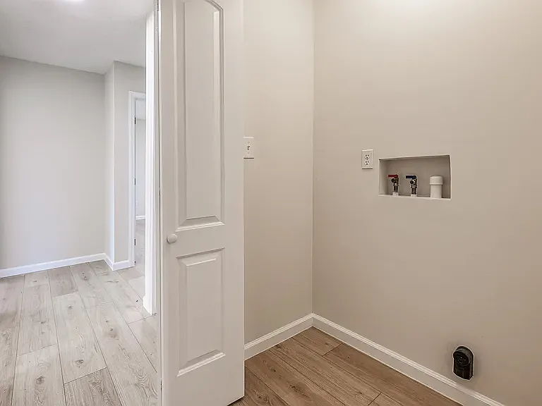 211 Rhode Island Cir — Photo 9