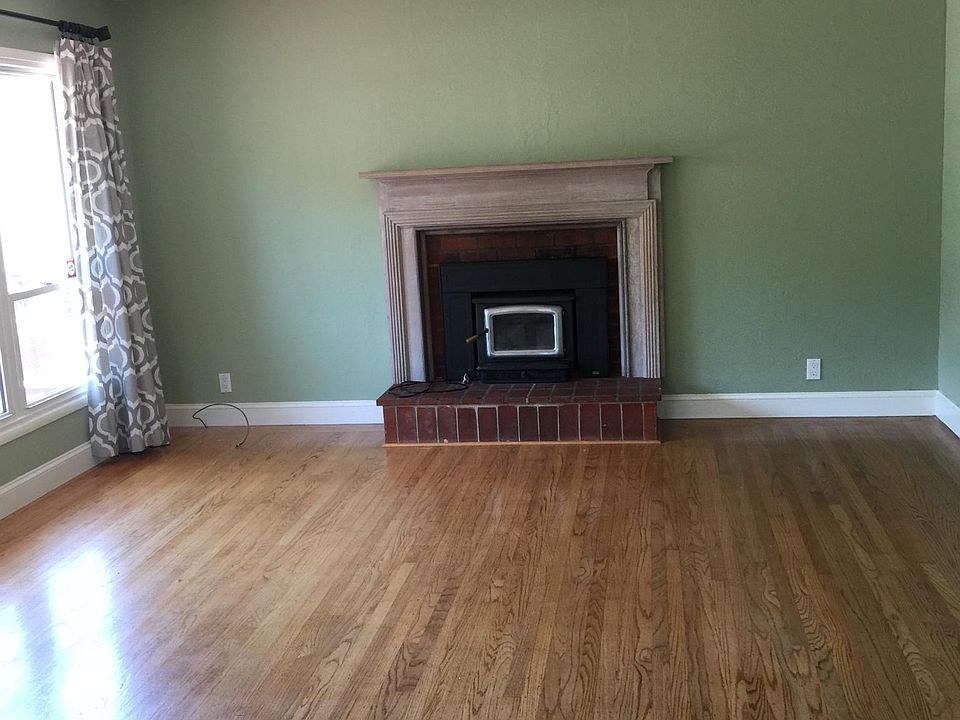 1st image of 927 Crespi Dr