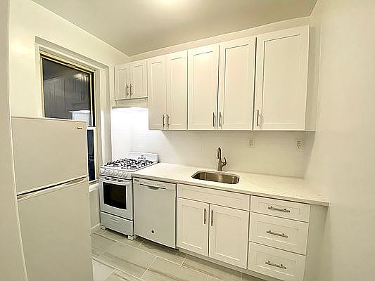 4th image of 200 E 63rd St APT 4G