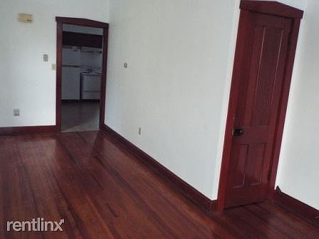 livingroom toward kitchen
