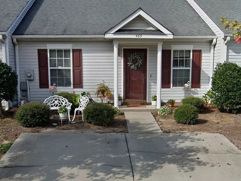 Regency Park Dr — Photo 2