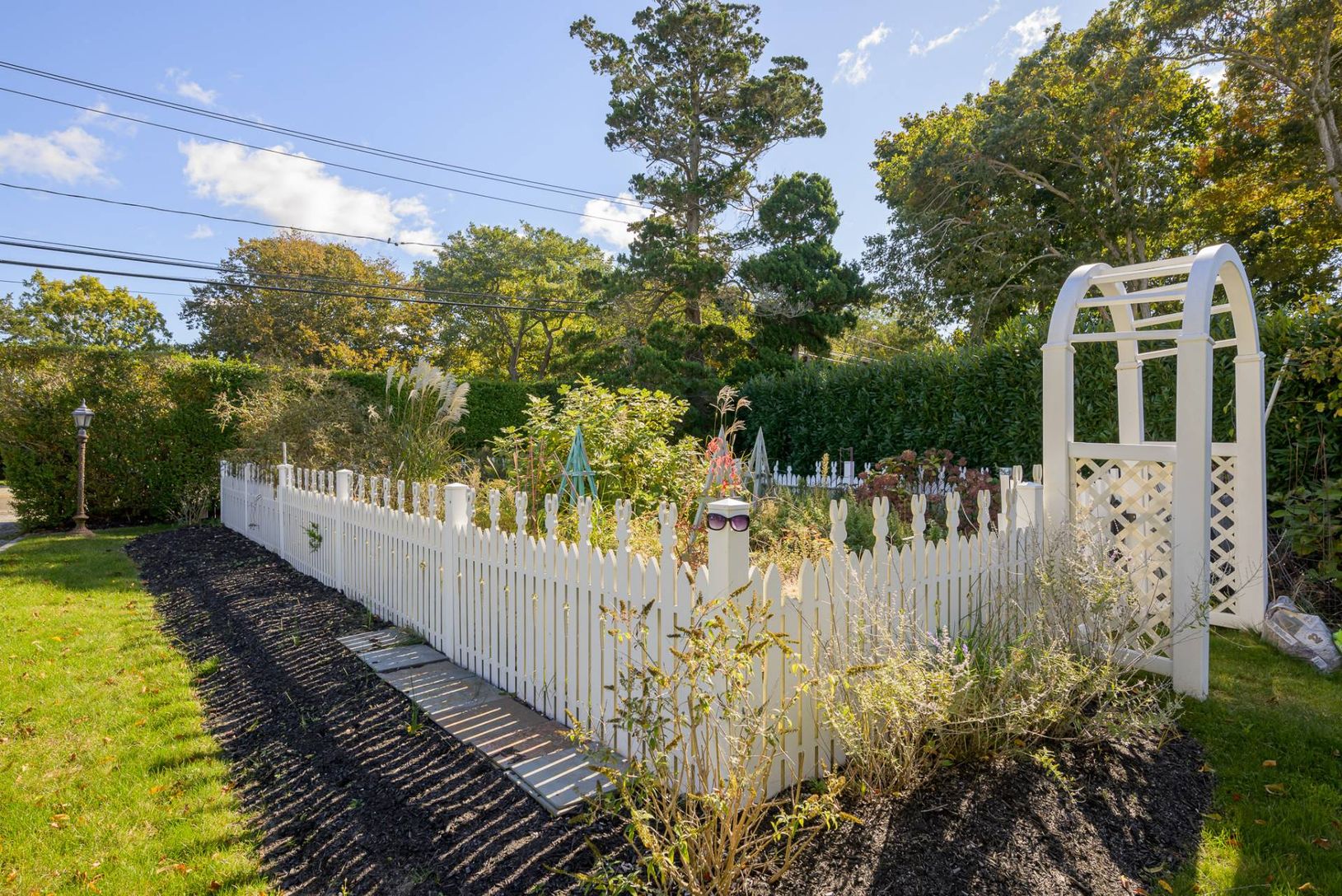  Picket fence garden for growing herbs, vegetables, and flowers