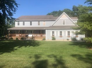 633 1st St, Lemont, IL 60439