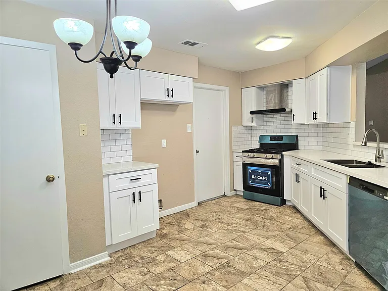 4231 Southchase Ln — Photo 8