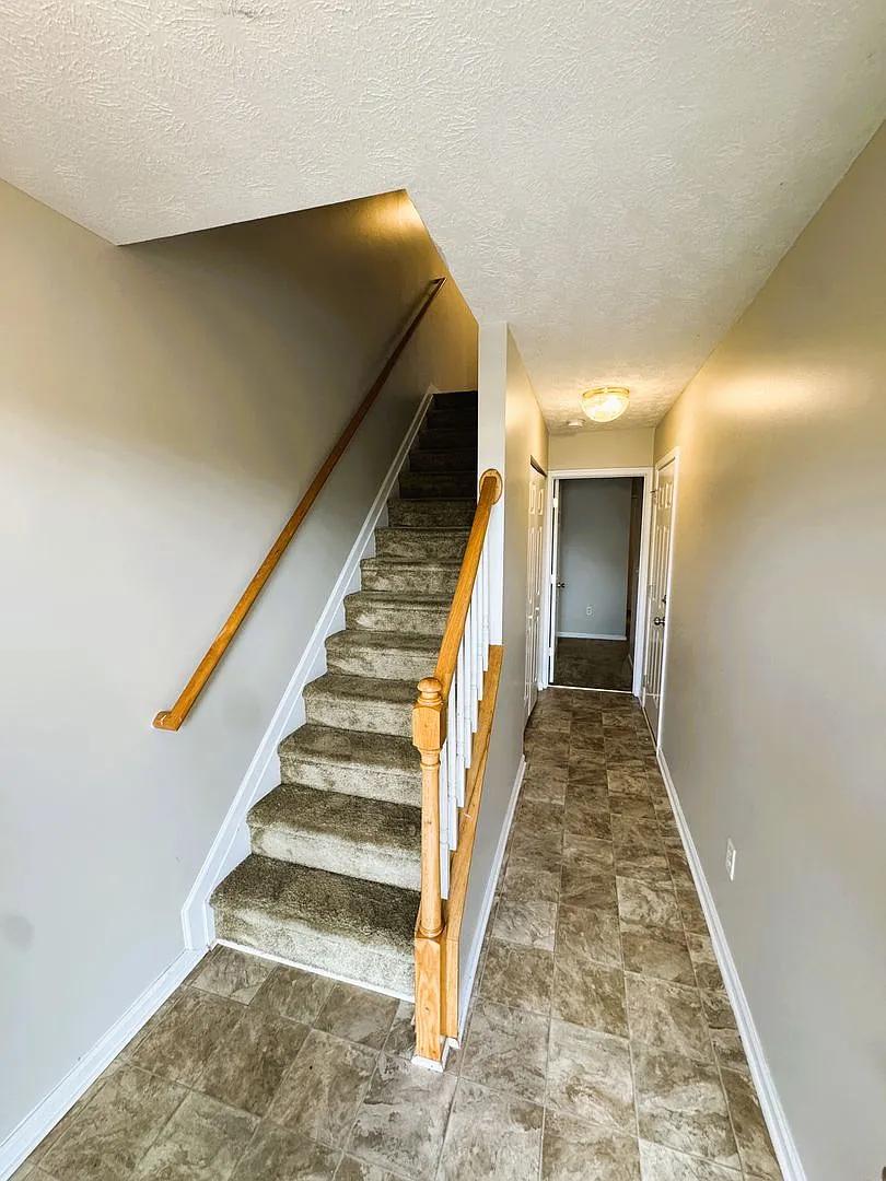 3-Level Townhouse in the City — Photo 2