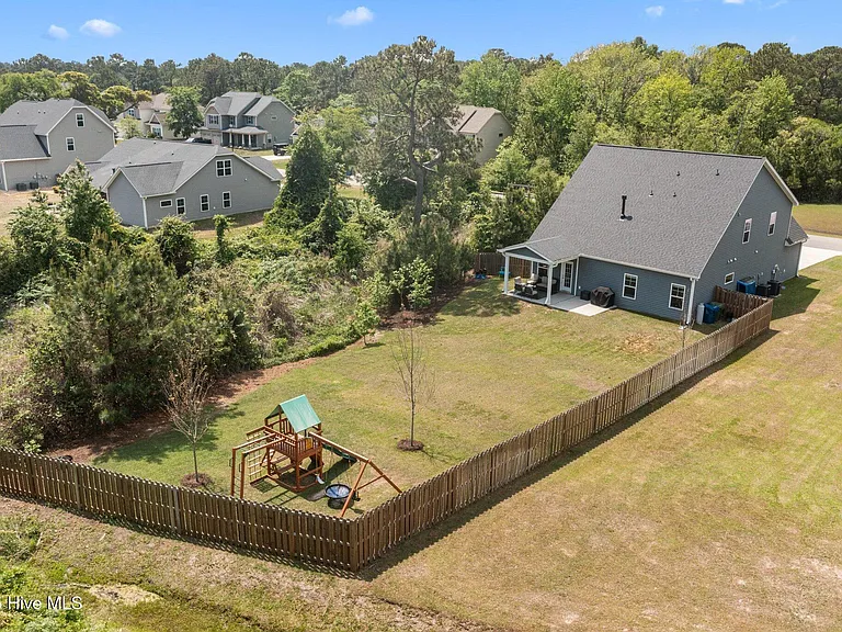 303 Red Cedar Dr — Photo 40