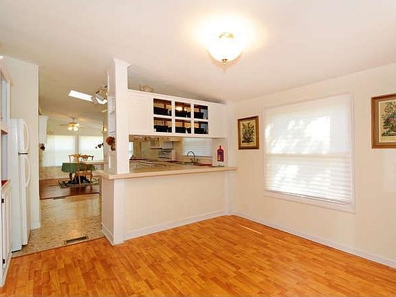 foyer/kitchen/dining room