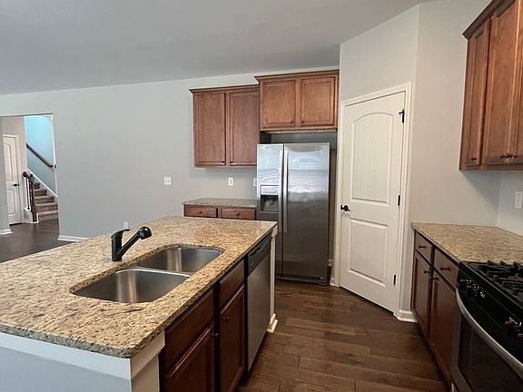 3rd image of 106 Gunier Cir