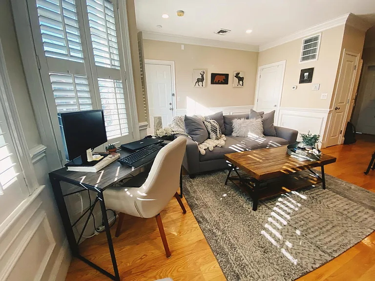 138-142 W 9th St #4 — Photo 3
