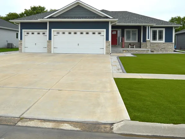 1208 Olivia Dr, Plattsmouth, NE 68347