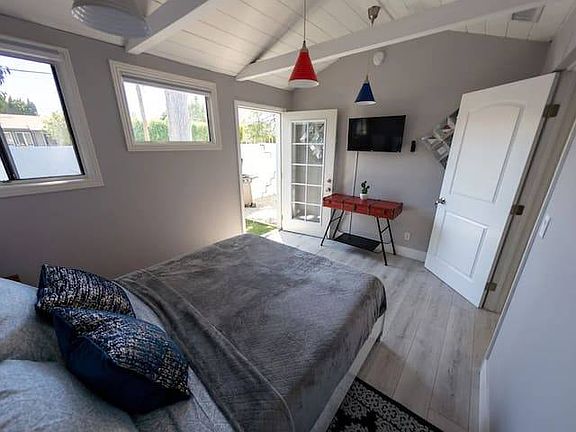 4th image of 10801 Hartsook St #2