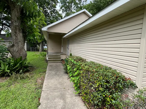 224 S 13th St, Nederland, TX 77627