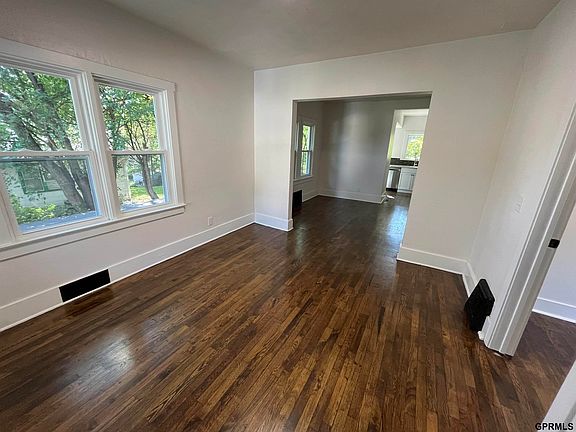3rd image of 4723 Fowler Ave