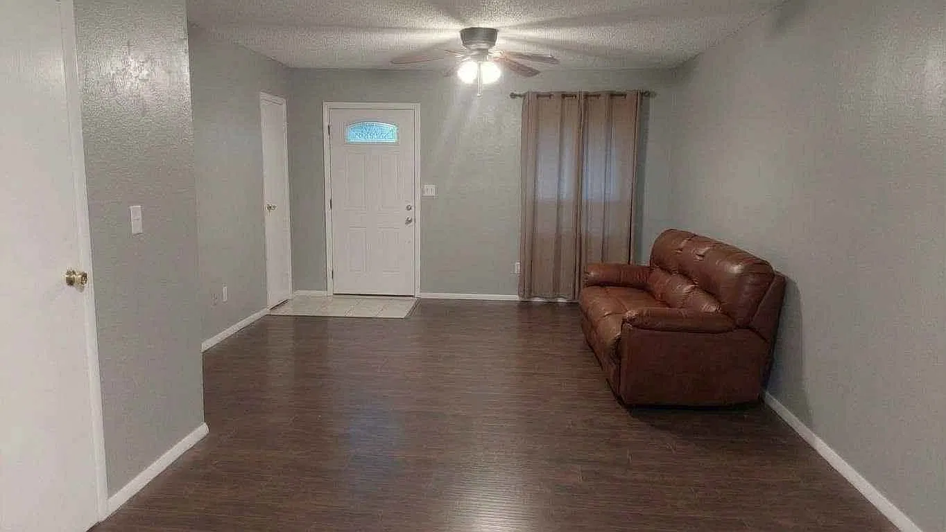 3 bed, 1170 sqft, $1,500 — Photo 3