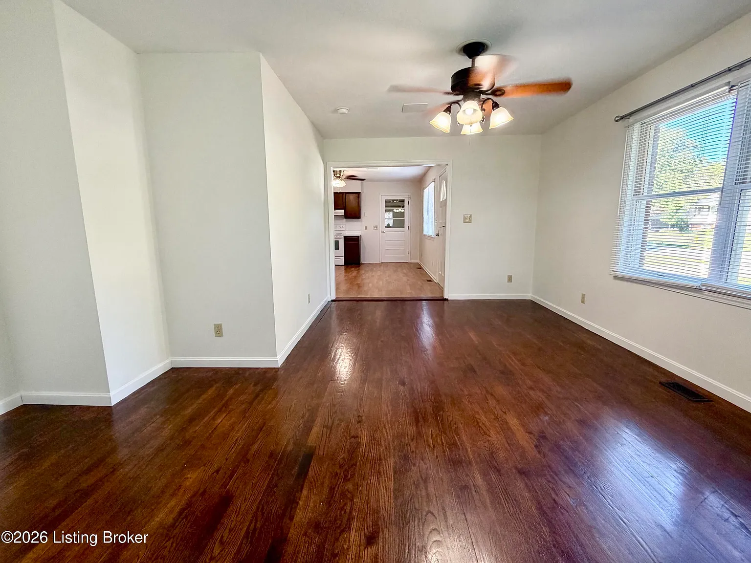 2 bed, 1.5 bath, 1137 sqft, $1,595 — Photo 4