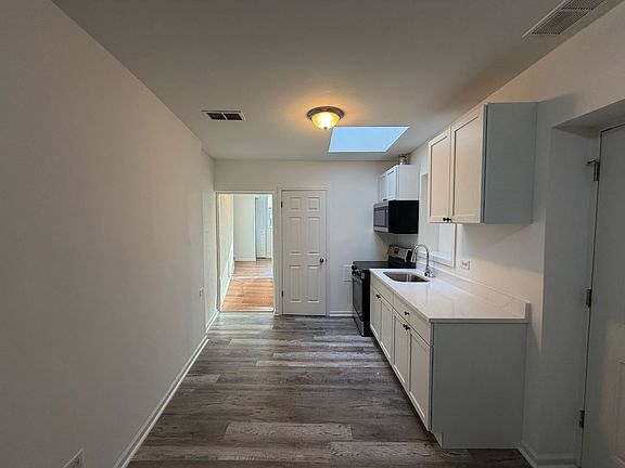 4th image of 27 E Park Blvd APT 7