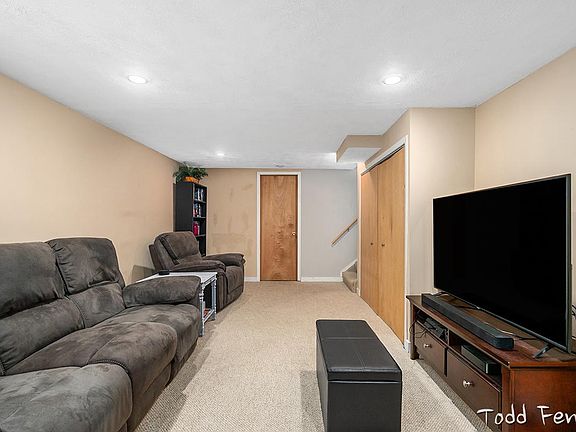 5th image of 5286 Larkin Ave NE