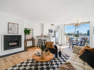 6151 Orange St APT 307, Los Angeles, CA, 90048