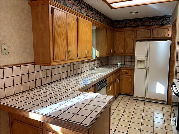 5th image of 1933 Greenwood Ln