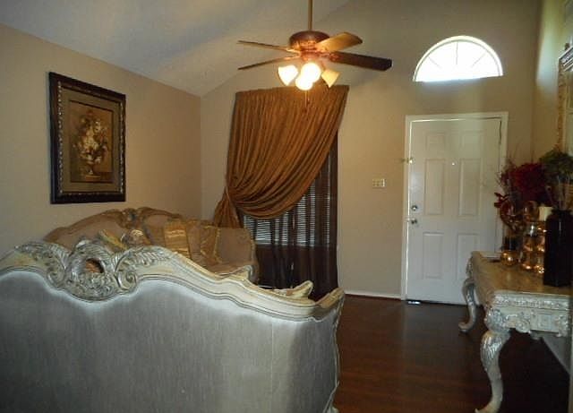 2nd image of 707 Buffalo Ct