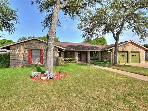 3rd image of 1602 Bluff Dr