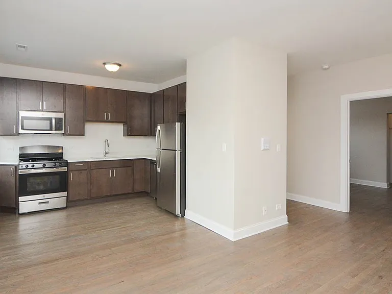 3407 W Fullerton Ave #D4 — Photo 8