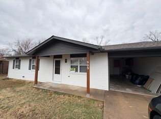 909 SE 11th St, Bentonville, AR 72712