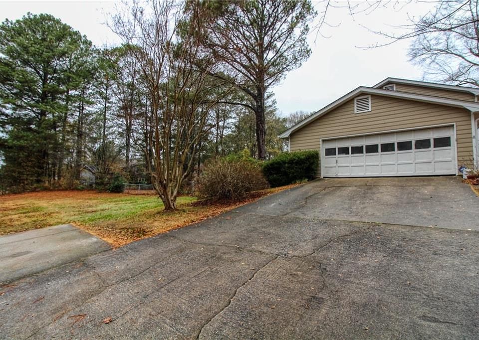 1st image of 3695 Sweet Briar Ln SE
