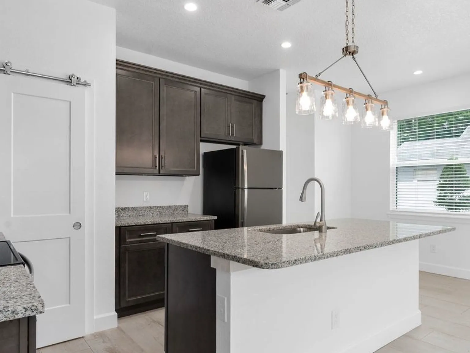 2 bed, 2.5 bath, 1498 sqft, $2,355 — Photo 4