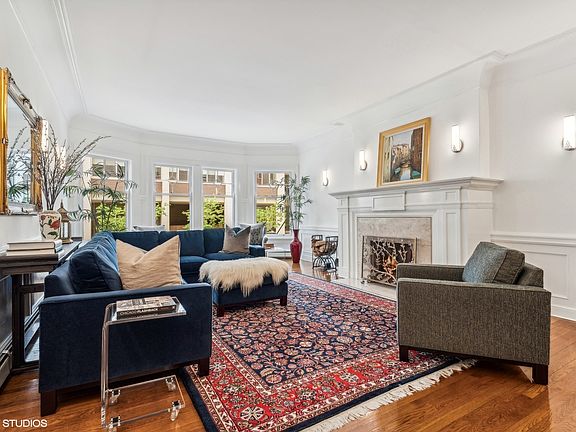 3rd image of 10 E Schiller St APT 1E