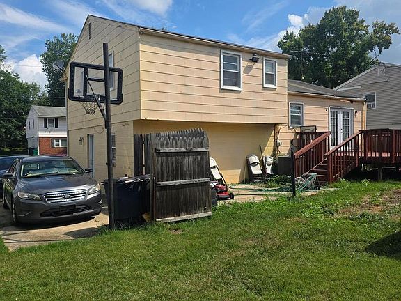 3rd image of 7511 Newberry Ln