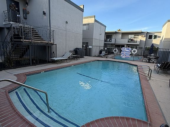 4th image of 5730 Yolanda Ave #2011