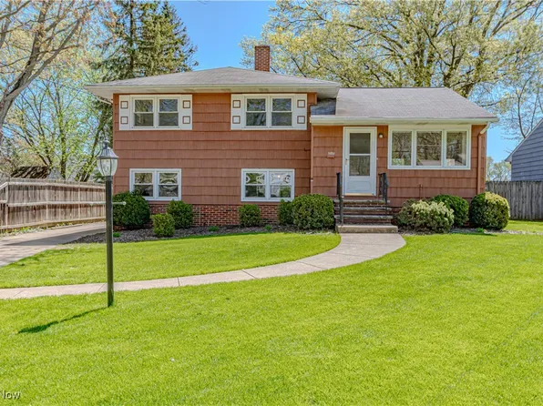 11153 Stoneham Rd, Parma Heights, OH 44130