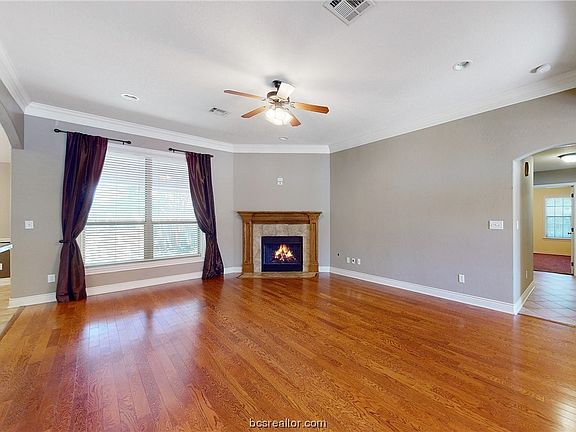 5th image of 303 Stone Chase Ct