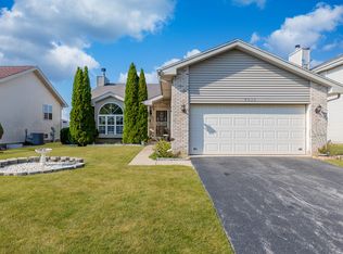 4030 Lakeview Dr, Cntry Clb Hls, IL