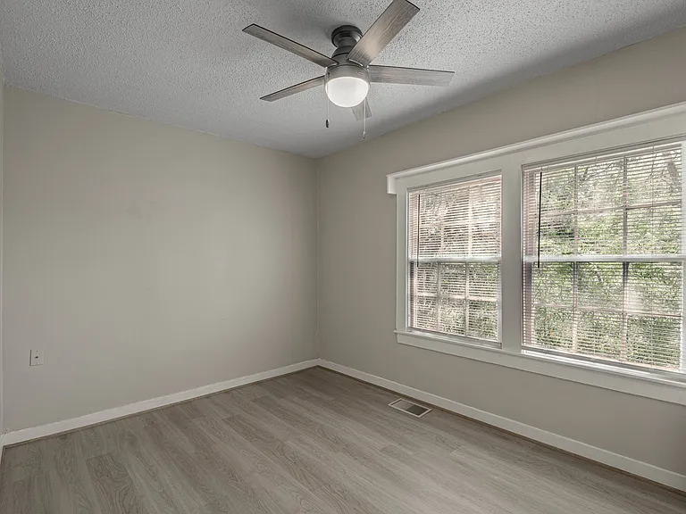 811 Sam Houston Ave #B — Photo 8
