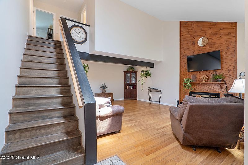 4th image of 28 Carolanne Drive