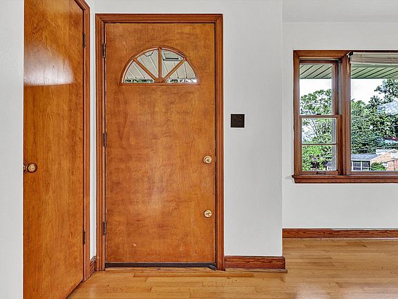 5th image of 423 Parkdale Dr